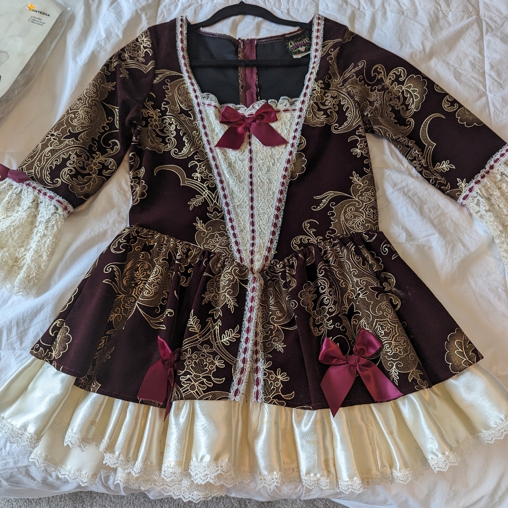 Women's Halloween Costume: Queen/Contessa